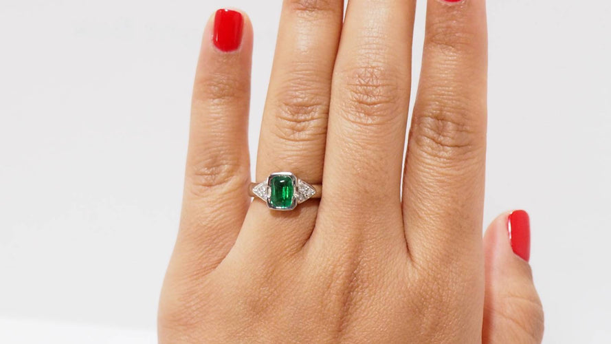 Bague 54 Bague en or blanc, émeraude et diamants 58 Facettes 31390