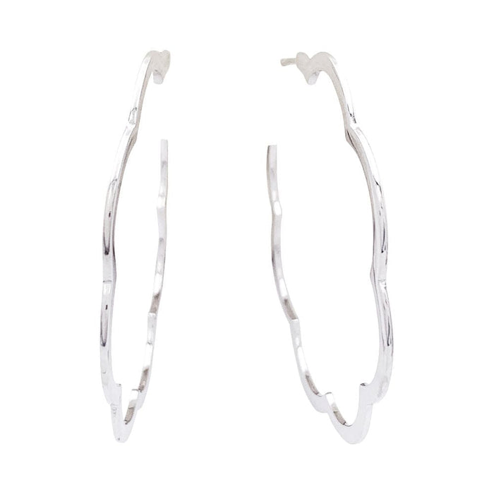 Boucles d'oreilles Créoles Chanel, "Profil de Camélia", or blanc. 58 Facettes 33782