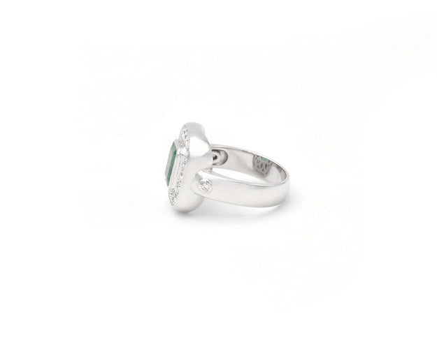 Bague Bague en or blanc avec émeraude et diamants 58 Facettes