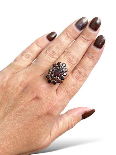Bague marquise en or rose, grenats