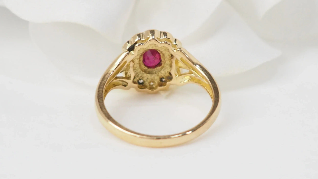 Bague 53 Bague marguerite en or jaune, rubis et diamants 58 Facettes 22842