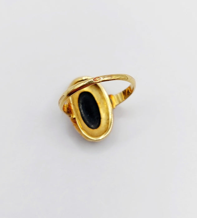 Bague 45 Bague marquise antique or jaune 18k ornée d'un camée représentant une jeune femme entourée de perles (circa 1900) 58 Facettes A04779