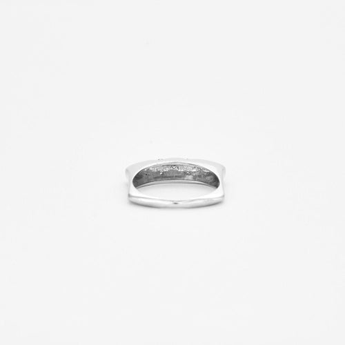 Bague 55 Bague en or blanc et diamants 58 Facettes 2527