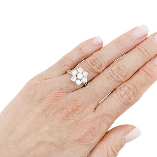 Bague 57 Bague marguerite or blanc, diamants. 58 Facettes 33973
