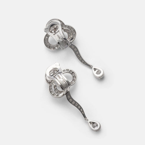 Boucles d'oreilles CHANEL - Boucles d'oreilles Fil de Camélia 58 Facettes