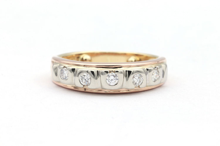 Bague 47 Alliance demi-américaine contemporaine en or jaune, blanc et rose sertie de diamants 58 Facettes 19455