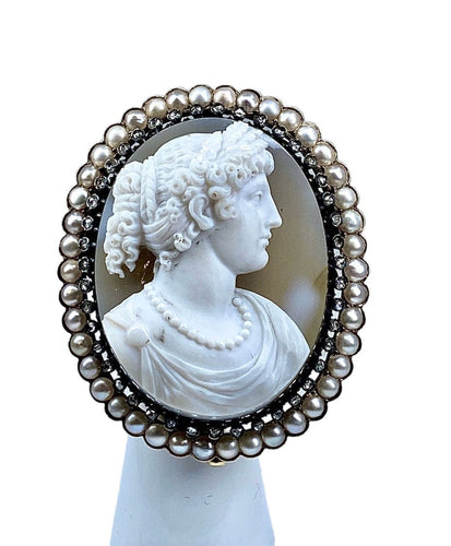 Broche Exceptionnelle broche en or jaune camée sur agate représentant Caroline Murat 19e 58 Facettes AB472