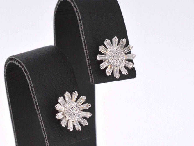 White gold earrings with natural diamonds 58 Facettes 2220