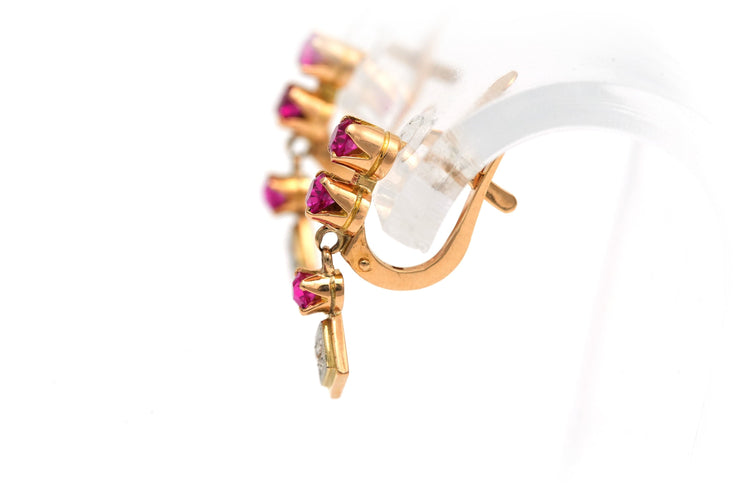 Boucles d'oreilles Art Déco en or jaune 18 carats serties de rubis de synthèse et de diamants
