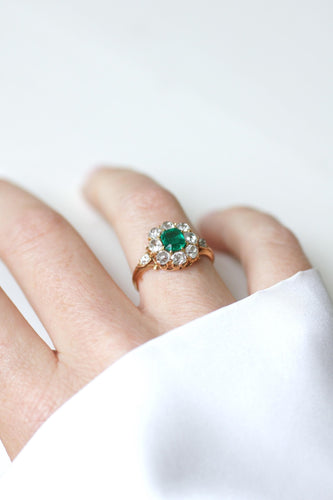 Bague 54 Bague Marguerite or rose, émeraude colombienne et diamants 58 Facettes