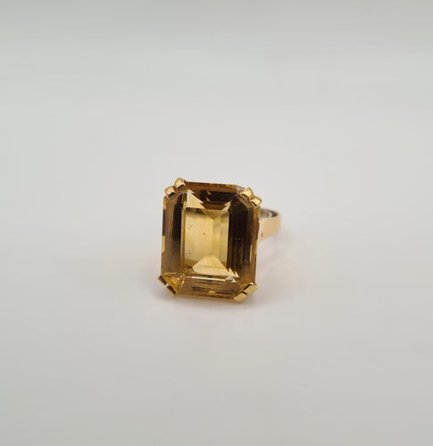 Bague 50 Bague or jaune sertie d’une citrine 58 Facettes