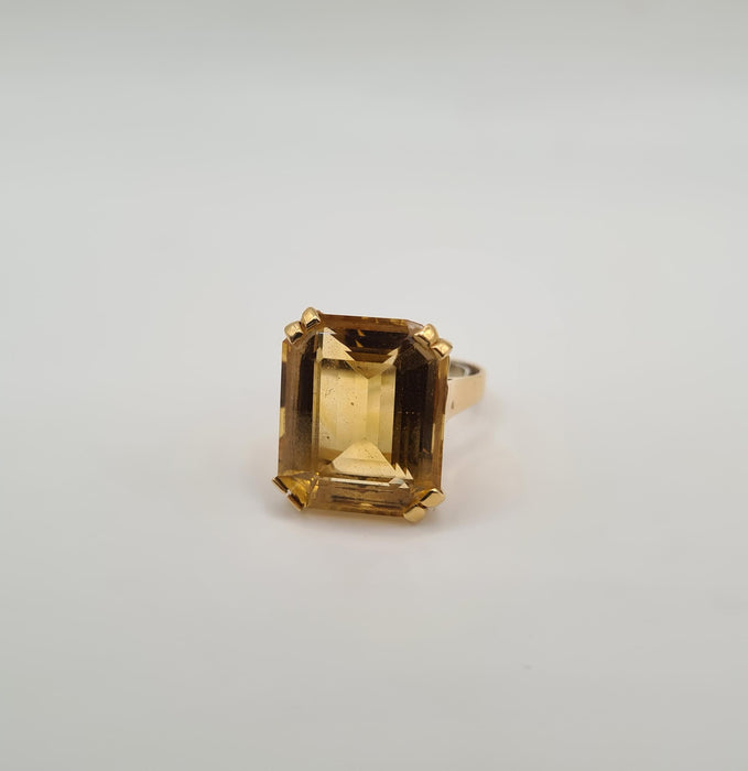 Bague 50 Bague or jaune sertie d’une citrine 58 Facettes