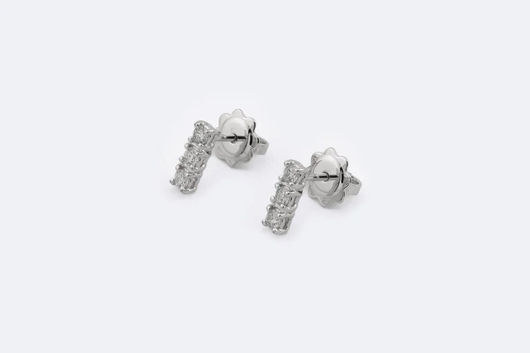 Boucles d'oreilles Oro Bianco Boucles d'oreilles Trilogie en or blanc et diamants 58 Facettes ORC206