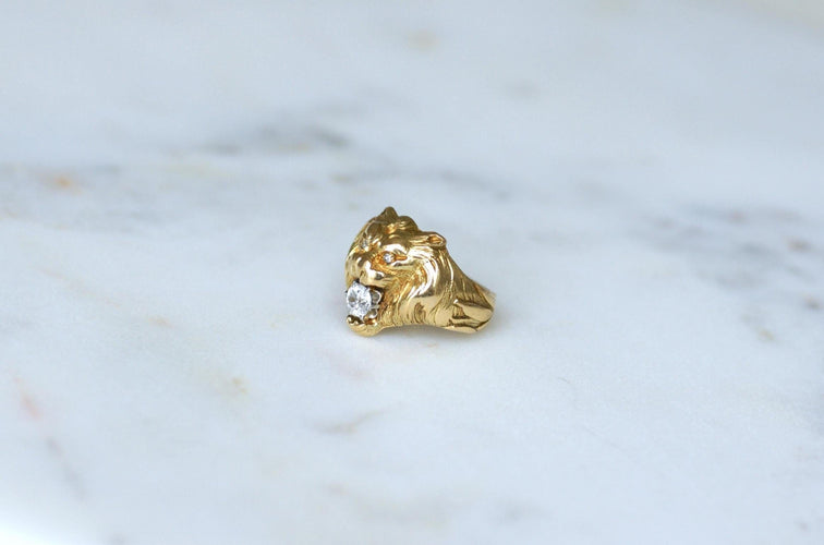 Bague 48 Bague Chevalière Ancienne Lion Diamants Or jaune 58 Facettes