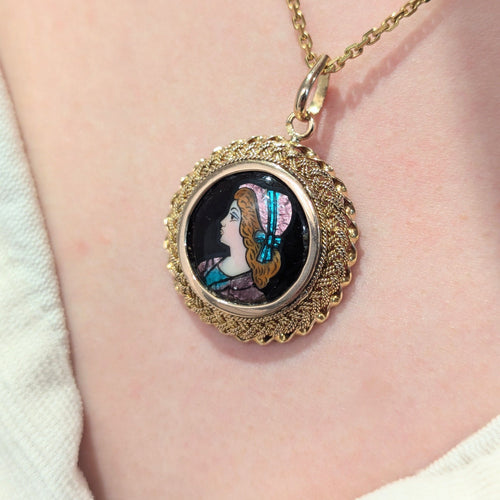 Pendentif Pendentif en or jaune et émail 58 Facettes 31222