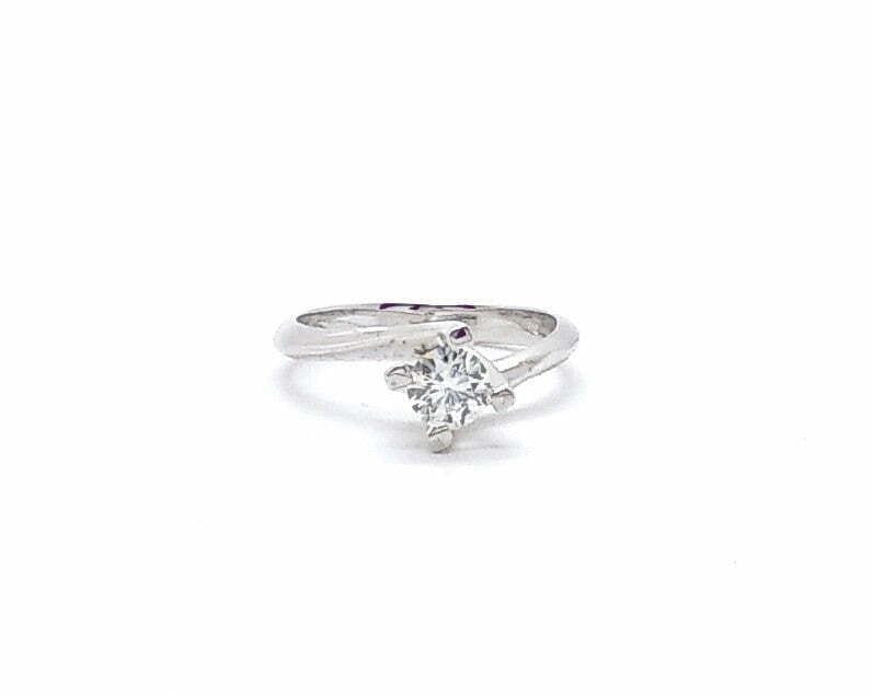 bague solitaire or blanc diamant