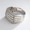 Bague 56 Bague moderne rectangulaire en or gris et diamants 58 Facettes 1