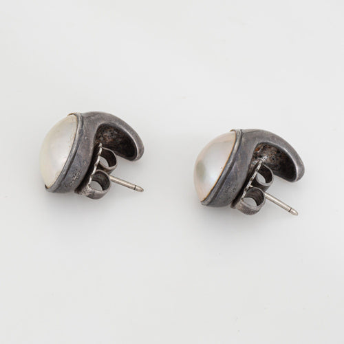 Boucles d'oreilles Boucles d'oreilles Cartier vintage années 70 en argent sterling et or 18 carats, perle Mabe, signées 58 Facettes G14130