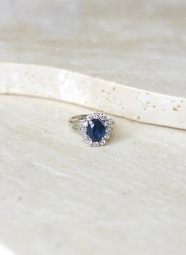 Bague 53.5 Bague Marguerite saphir 2,40 Cts, diamants, années 60 58 Facettes