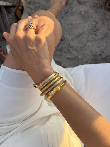 Bracelet Bracelet jonc en or jaune martelé 22 k du créateur Lalaounis 58 Facettes 1