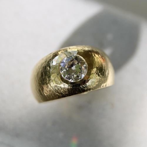 Bague 53 Bague édouardienne en or 18 carats, sertie d'un diamant taille européenne ancienne, martelé à la main 58 Facettes A20049