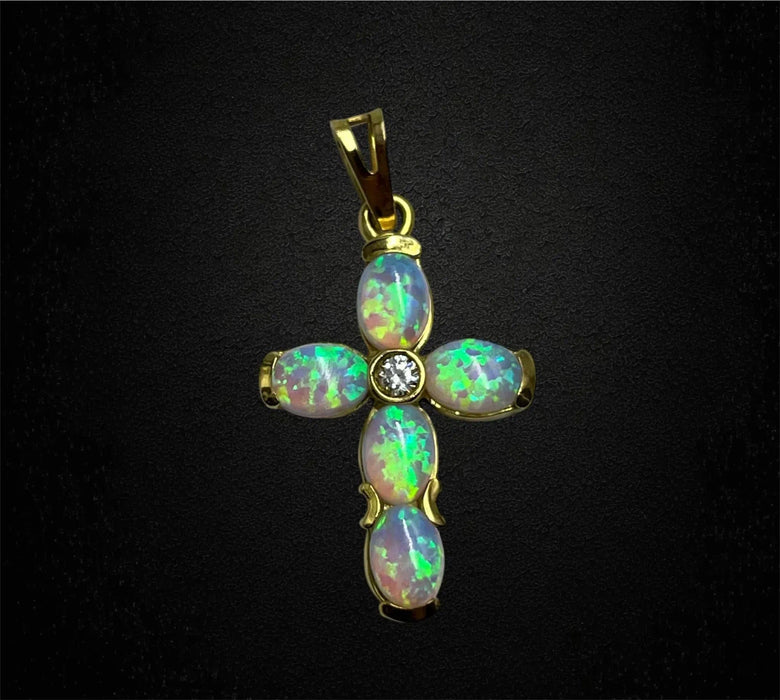 Croix moderne avec opales arlequin et diamant