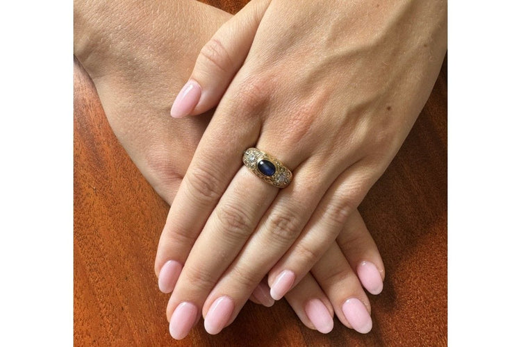 Bague ancienne en or jaune avec saphir et diamants, Pays-Bas.