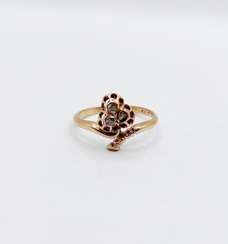 Bague 55.5 Bague victorienne or rose 18k trèfle orné de diamants taille roses (circa 1900) antique 58 Facettes A03066