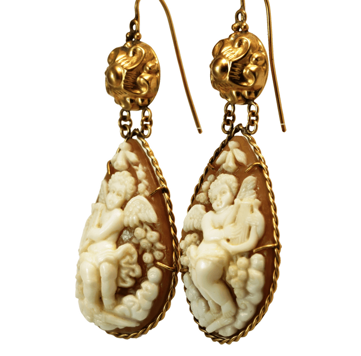 Boucles d'oreilles en or avec camées antiques