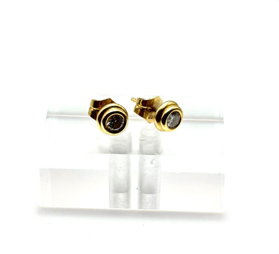 Boucles d'oreilles Boucles d'oreilles en or serties de diamants – Modèle classique à serti clos 58 Facettes 50396