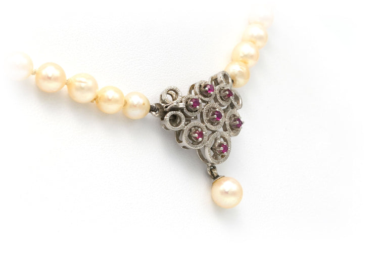 Collier Collier en or blanc, perles et rubis 58 Facettes B278