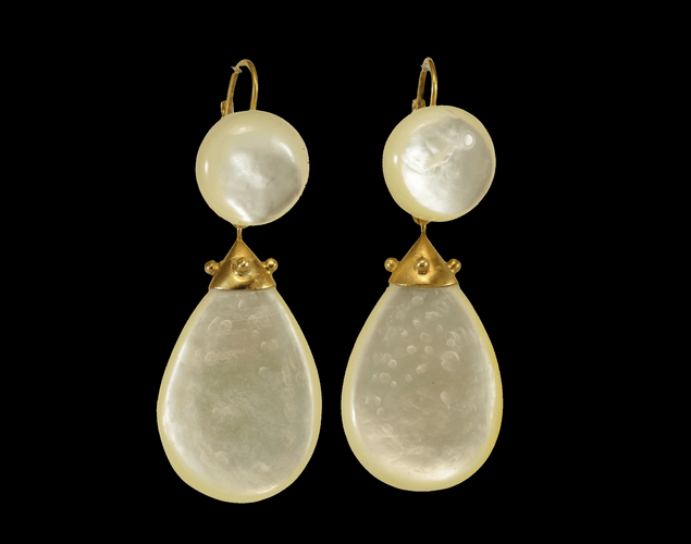 Boucles d'oreilles Boucles d'oreilles anciennes en or et nacre 58 Facettes 7696