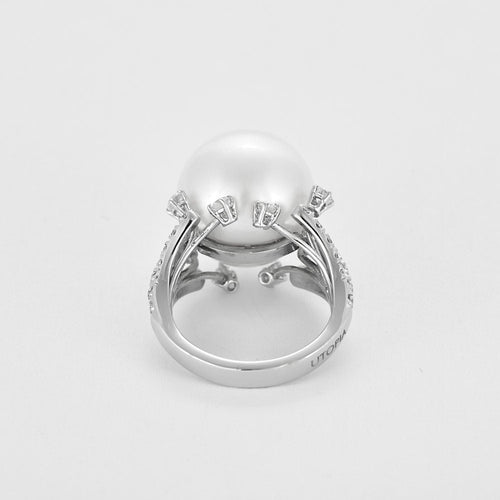 Bague 52,5 Bague en or blanc, perle de culture blanche et diamants 58 Facettes RAM3104