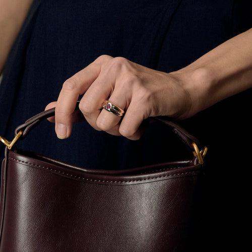 Bague 52,5 Bague double jonc en or jaune et or gris, rubis et diamants 58 Facettes VER0120