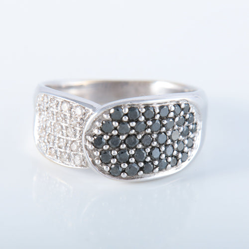 Bague 57 Bague pavée or blanc onyx et diamants 58 Facettes