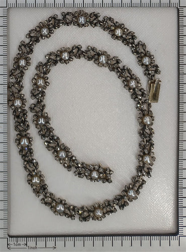 Élégance victorienne : un collier ras du cou en diamants et perles d'une grâce intemporelle
