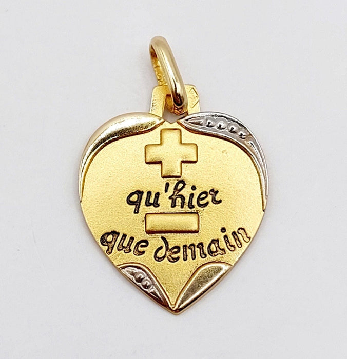 Pendentif AUGIS - Pendentif médaille d'amour or "+ qu'hier - que demain" - La Sentimentale 58 Facettes J5019X0000