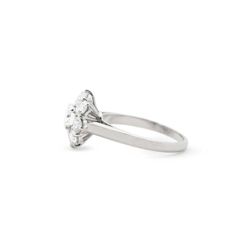 Bague Bague en or blanc avec un diamant central de 0,58 ct et des diamants d'accompagnement 58 Facettes 17694