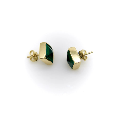 Boucles d'oreilles Clous d'oreilles pyramidaux en malachite Signature en or 14 carats 58 Facettes