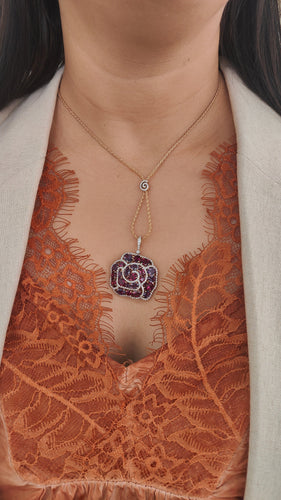 Collier Collier pendentif fleur en or rose, pierres fines et diamants 58 Facettes 33361