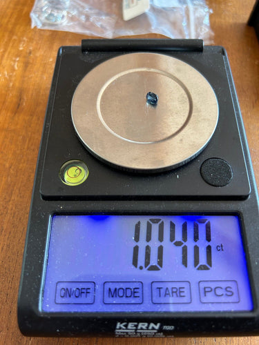 Gemstone Saphir bleu 1.04cts non chauffé certificat 58 Facettes 450