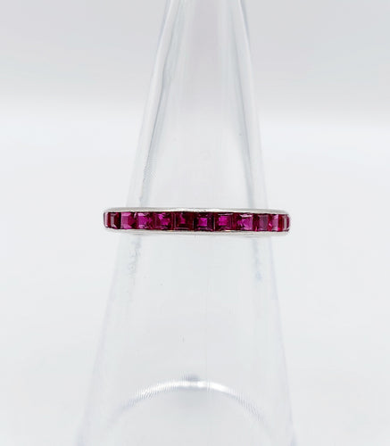 Bague 51 Alliance américaine art déco en or blanc et rubis calibrés synthétiques 58 Facettes A05493