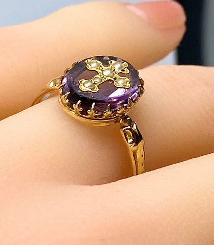 Bague 52 Bague en or jaune 18 carats ornée d’une croix en perles fines 58 Facettes AB561