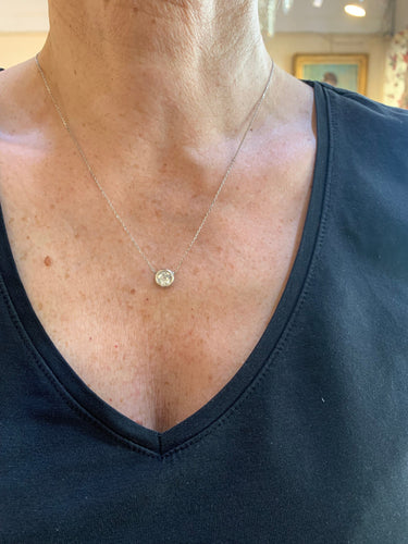 Collier Collier Pneu Diamant Or Gris 18 Carats 58 Facettes C159