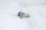 Bague 53.5 Bague Marguerite saphir 2,40 Cts, diamants, années 60 58 Facettes