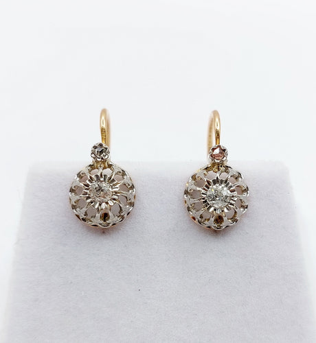 Boucles d'oreilles Dormeuses victorienne or jaune ornée de diamants tailles anciennes en sertis fleur de lys 58 Facettes A04887