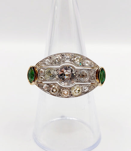 Bague 54.5 Bague marquise inversée Art déco en or 18k et platine, diamants et émeraudes 58 Facettes A06453