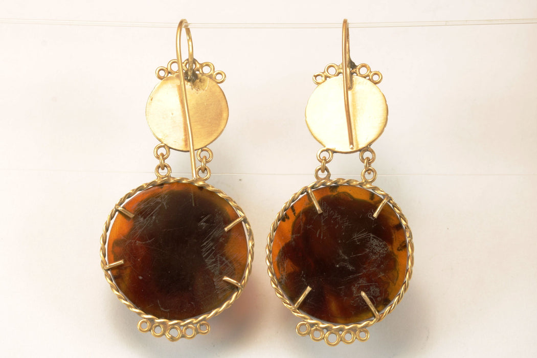 Boucles d'oreilles en or avec camées en écaille de tortue antiques