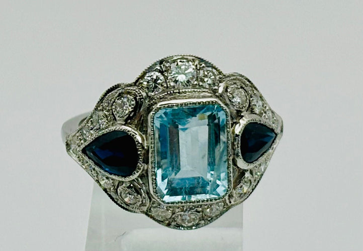 Bague 54 Bague Art Déco en platine ornée d'aigues-marines, de saphirs et de diamants 58 Facettes 50308