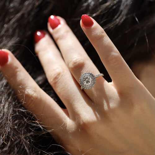 Bague 50 Solitaire Or Gris 18K – Diamant Central 0,82 ct E-VVS2 & Halo 0,50 ct – Certificat HRD 58 Facettes FB10625